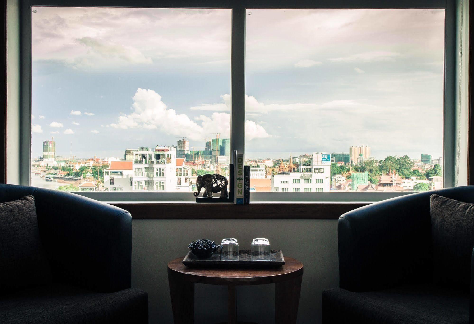 Point Boutique Hotel Phnom-Penh Buitenkant foto